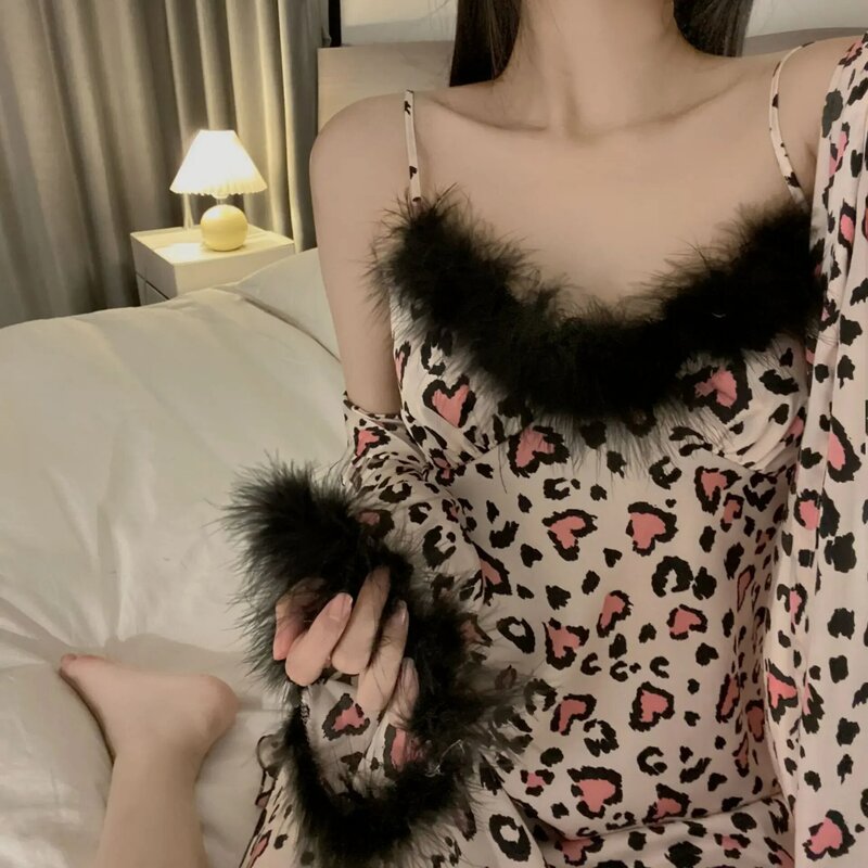 Bata de baño de plumas para mujer, lencería de satén con estampado de leopardo, conjunto de 2 piezas, ropa de casa, Kimono Sexy, ropa de dormir