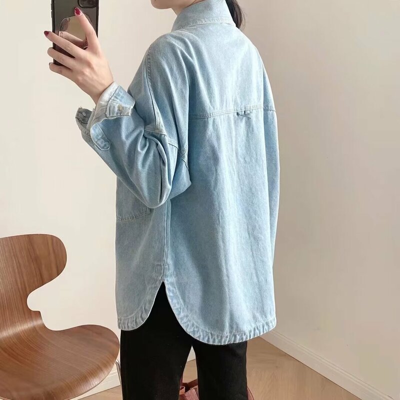 Camisa jeans de manga comprida feminina, camisa de botão, blusa chique, decoração de bolso grande, solta, retrô, elegante, casual, novo, 22