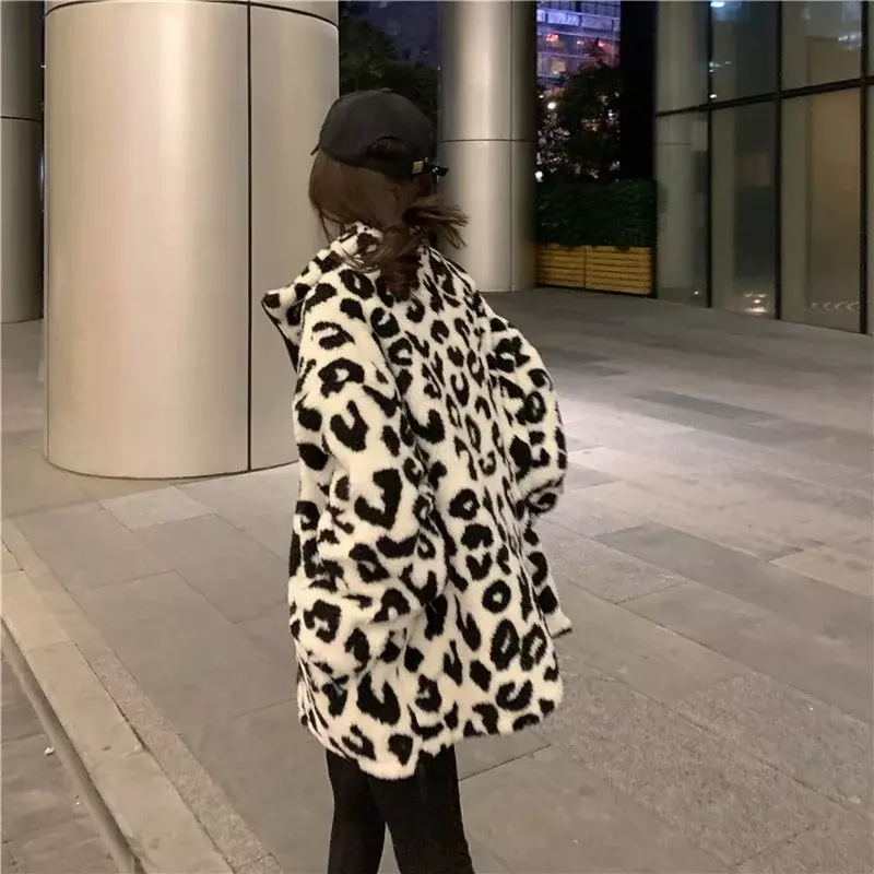 Jaket lucu motif macan tutul sapi mantel lengan panjang modis bulu palsu tren kehangatan dua sisi 2021 jaket wanita baru musim dingin