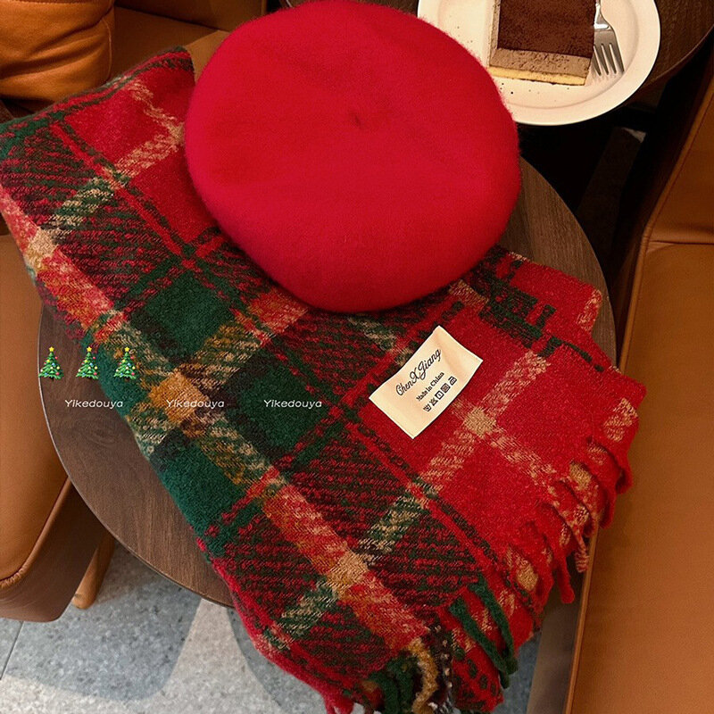 Sciarpa di natale inverno donna edizione coreana Versatile calore Ins moda regalo di capodanno regalo nappa rossa collo scozzese