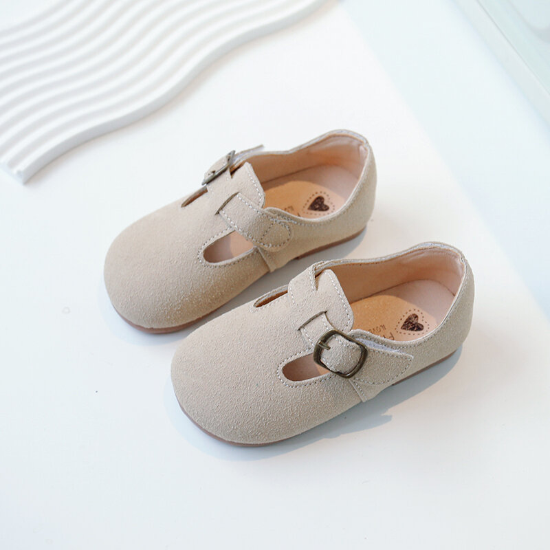 Koreańskie dziecięce buty 2023 jesień i wiosna nowe dzieci moda Retro skórzane buty dla chłopców styl brytyjski mokasyny proste