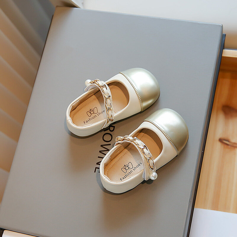 Correntes antiderrapantes bonitos sapatos de correspondência de cores para crianças, pérolas moda casual, sapatos de princesa simples para crianças, drop shipping, novo, 2023