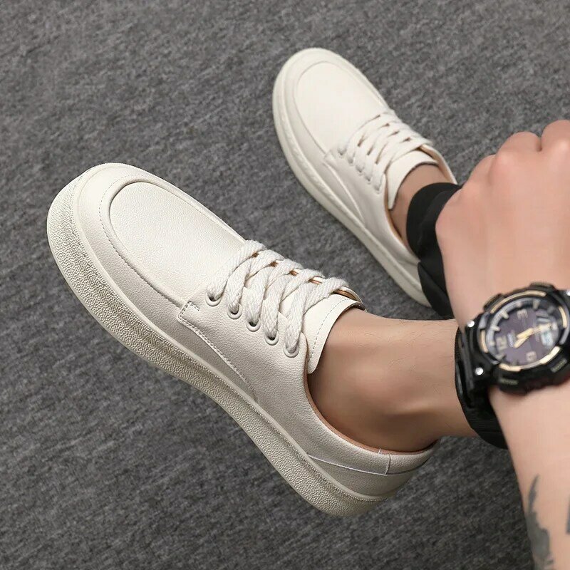 Zapatos informales blancos y negros de estilo coreano para hombre, calzado plano de cuero original con cordones, zapatillas de plataforma callejera juvenil, calzado transpirable