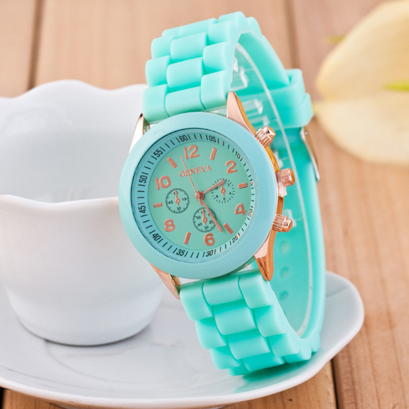 女性のための高級ブランドの時計,シリコンブレスレット付きの新しいクォーツ時計,2023