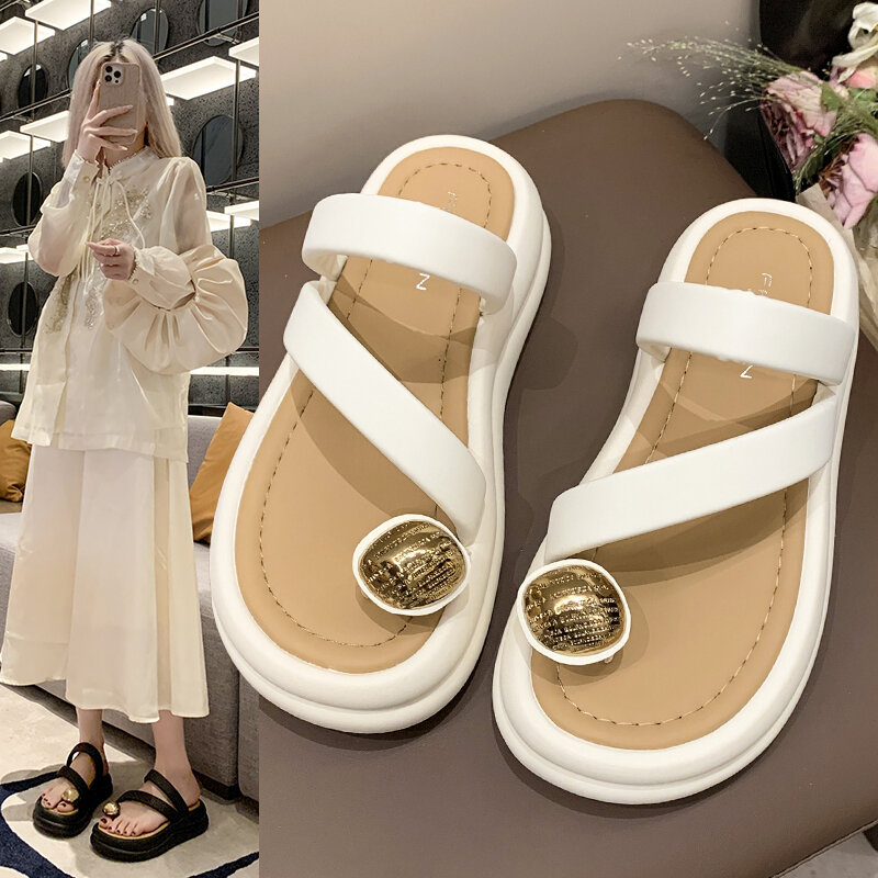 Thick soled slippers for women to wear in summer. 2024 new toe clip casual beach flip flops with metal buckle sandals  623