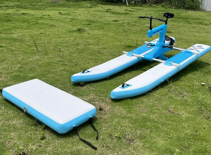 Pedal sepeda tiup portabel, peralatan bermain air ponton mengambang dengan alas