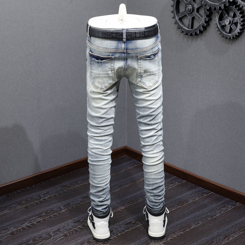 Streetwear modne dżinsy męskie niebieskie w stylu Retro rozciągliwe chudy krój z dziurami dżinsy męskie skórzane markowe spodnie Hip Hop