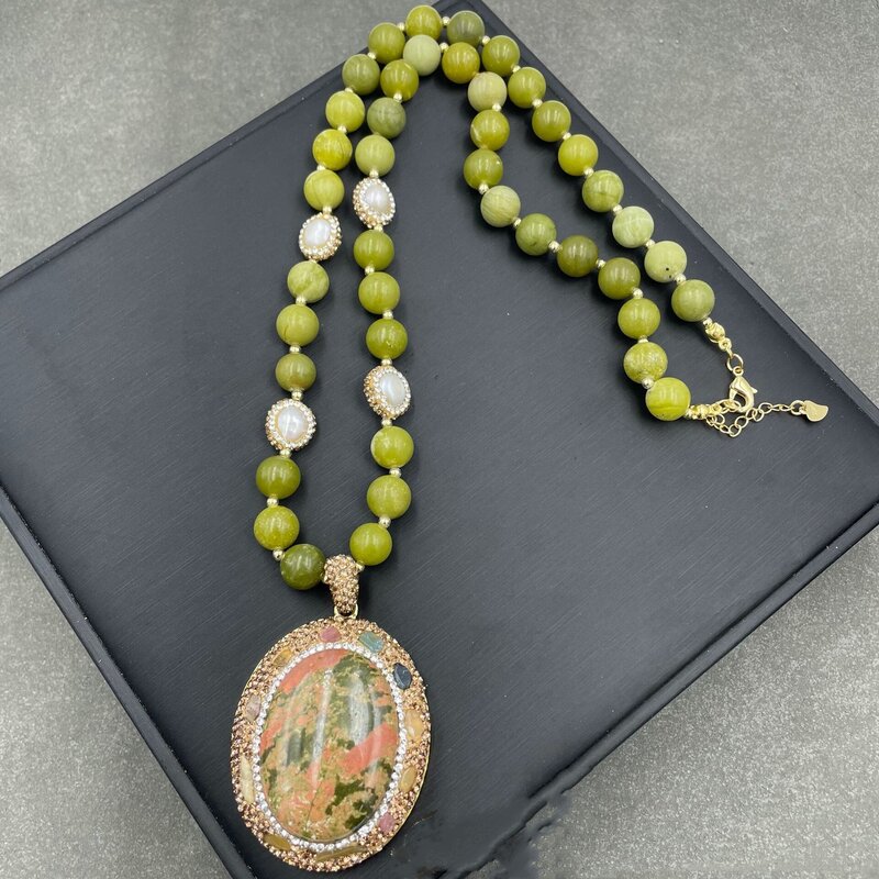 MVN054 smeraldo di fiore di pietra grezza naturale con collana di vendita calda intarsiata di perle medievali catena di perline in stile banchetto di lusso leggero