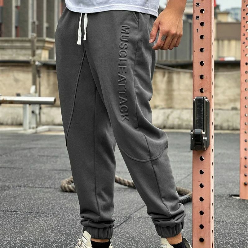 2024 nowa, w stylu streetwear na co dzień modne męskie spodnie z modnym wzorem z wytłoczonym logo casualowe spodnie fitness sportowy luźna odzież męska