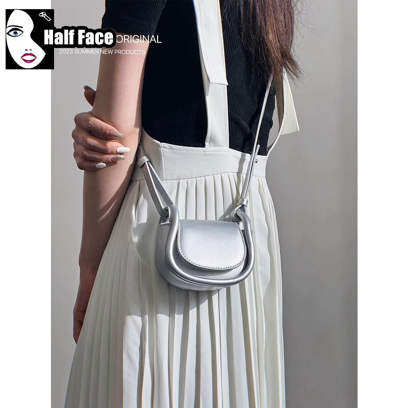 Y2K Girls Harajuku Women’s Gothic Handbags Punk Design Advanced Slivery One Shoulder Advanced Versatile Crossbody Mini Bags tote