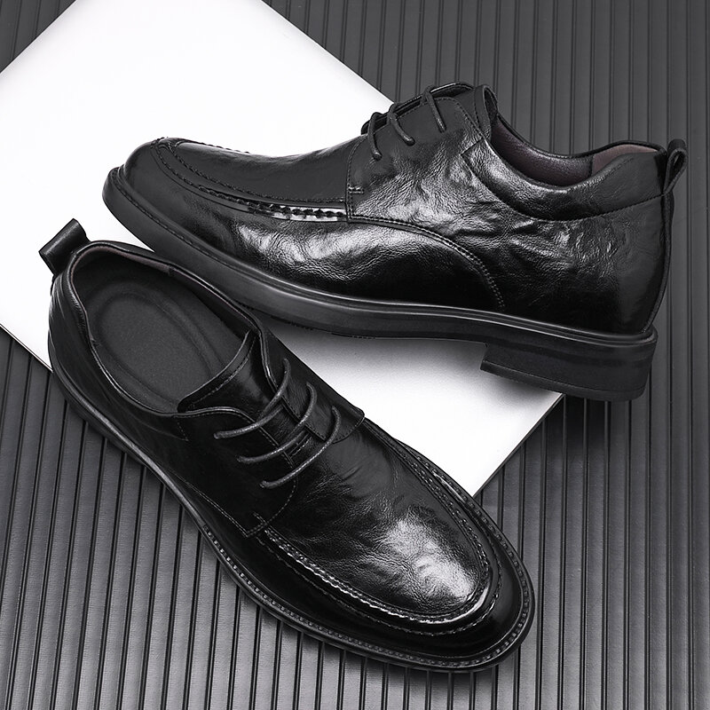 Le nuove scarpe eleganti stringate da uomo aumentano le scarpe stringate invisibili traspiranti in pelle di mucca da 8cm scarpe Derby da uomo Casual morbide da lavoro