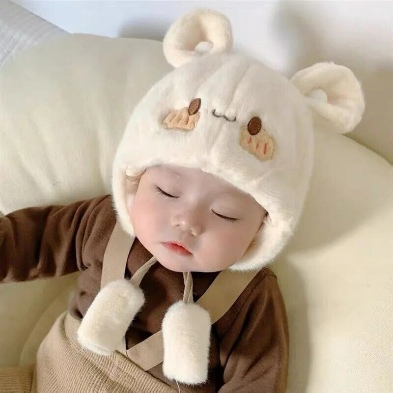 赤ちゃんのための耳フラップ付き漫画クマの帽子、幼児の子供のためのニット帽、赤ちゃんの女の子と男の子のための暖かい、かわいいクマの帽子、冬のギフト、1個