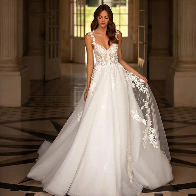 Платье Свадебное ТРАПЕЦИЕВИДНОЕ без рукавов, тюль с красивым V-образным вырезом, на бретелях-спагетти, с кружевной аппликацией, платье невесты
