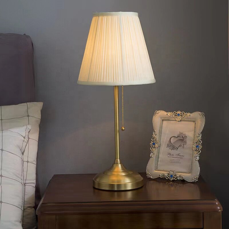 Lámpara de mesa plisada de interruptor de mano de lujo de estilo americano para decoración del hogar