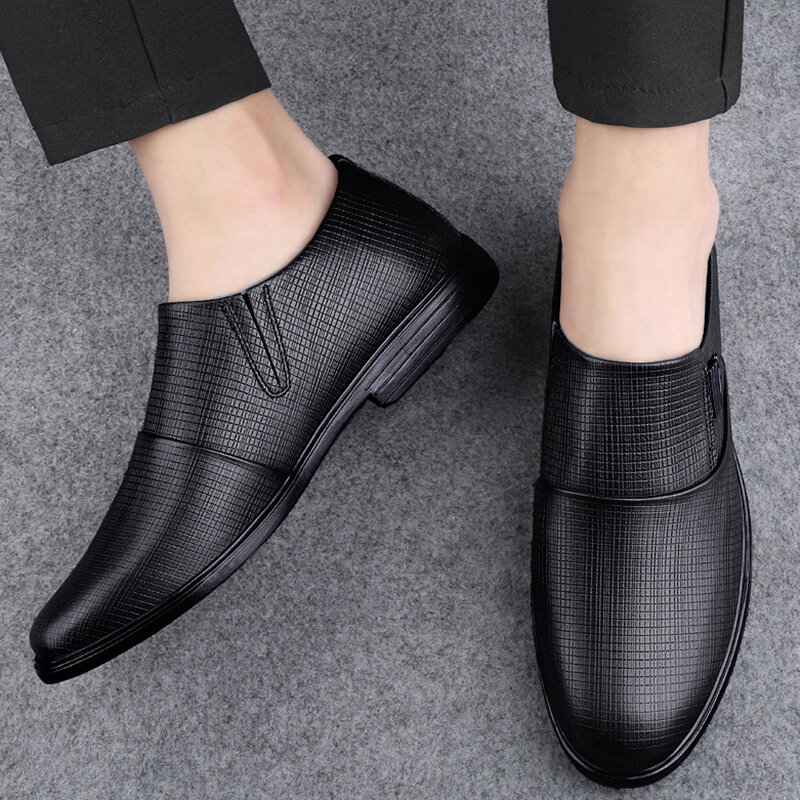 Zapatos de cuero transpirables para hombre, calzado informal de fondo suave de cuero negro para primavera y otoño, ropa Formal de negocios para boda