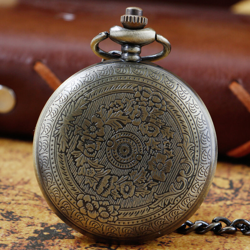 นาฬิกาควอทซ์หน้าปัดใหญ่แกะสลักจี้สร้อยคอตัวเลขโรมันของขวัญสำหรับผู้ชายที่มีสายโซ่