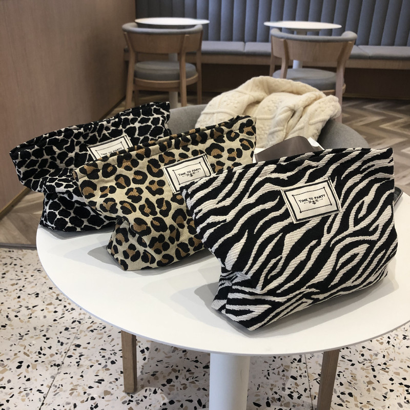 ขนาดใหญ่ผู้หญิงเสือดาว Tas Kosmetik ผ้าใบกันน้ำซิป Make Up Bag Travel ซักผ้าแต่งหน้าความงาม