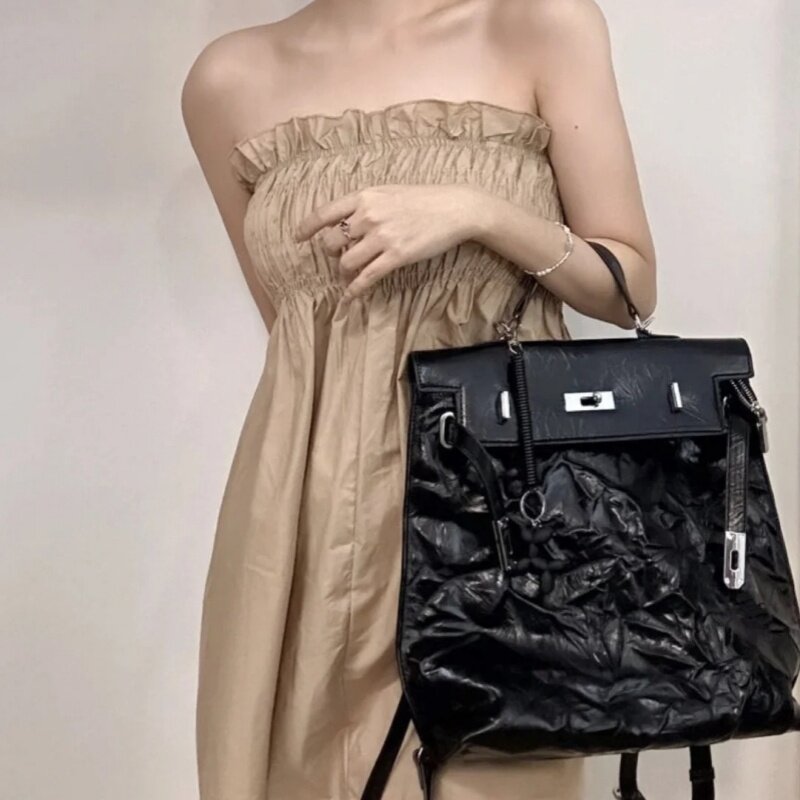 New Pleated Backpack with H-Buckle On Both Shoulders FashionableNew Pleated Backpack with H-Buckle On Both Shoulders Fashionable