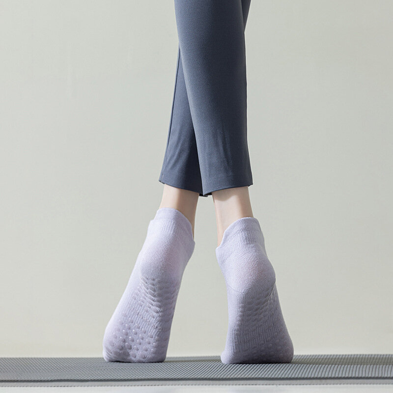 Calzini da Yoga in tinta unita calzini corti da donna in cotone a rete sottile traspirante a taglio basso calzini sportivi da ballo in Silicone antiscivolo per Pilates