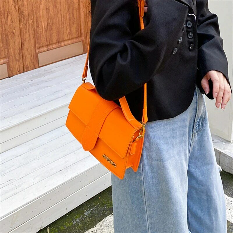 Bolso cuadrado pequeño de estilo nicho de alta gama para mujer, bolso cruzado de un solo hombro con letras