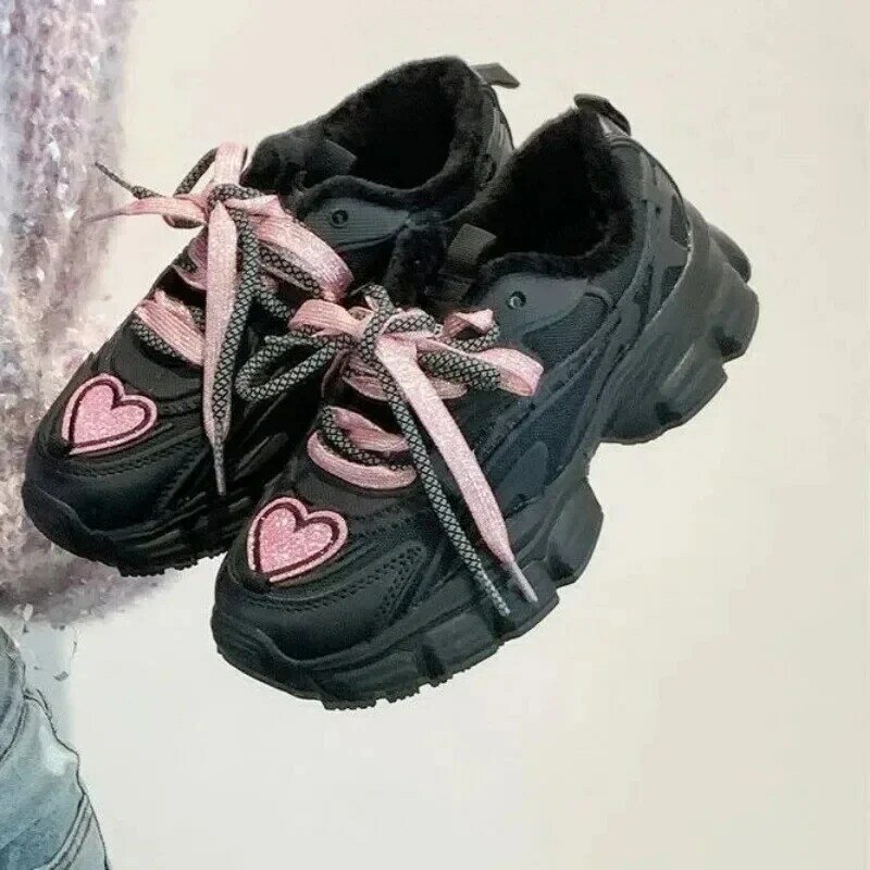 Y2K coreano Casual rosa cuore piattaforma nero Sneaker mocassini atletico Kawaii carino scarpe da Tennis Chunky scarpe da ginnastica sportive scarpe da donna