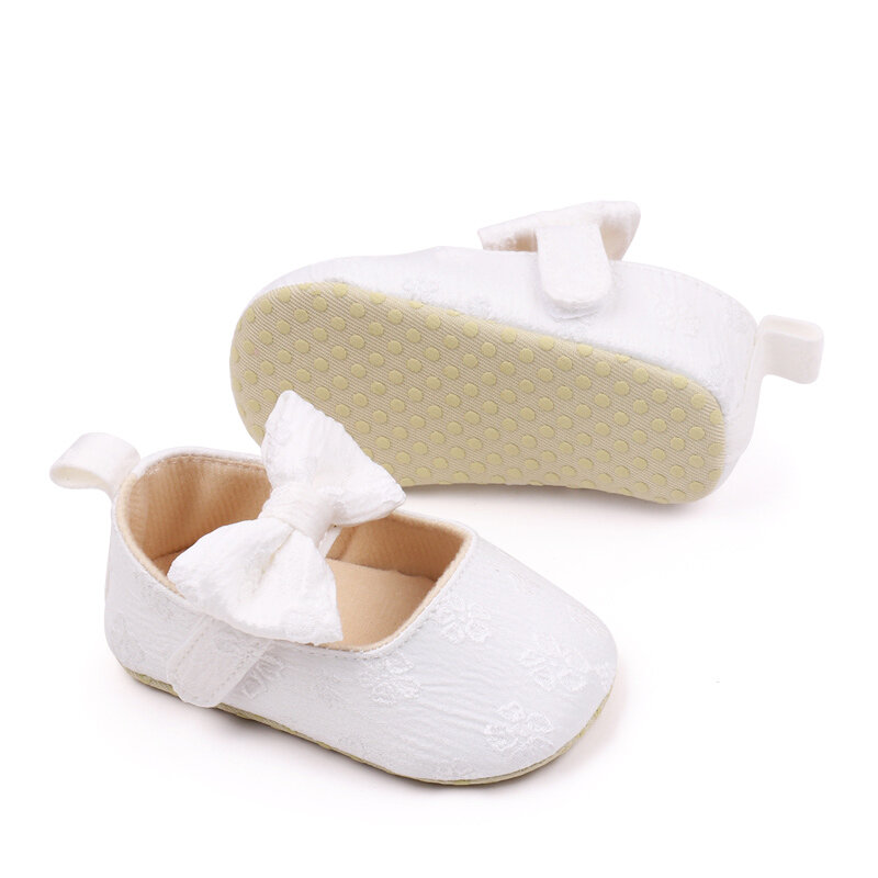 Туфли для детской кроватки с цветочной вышивкой