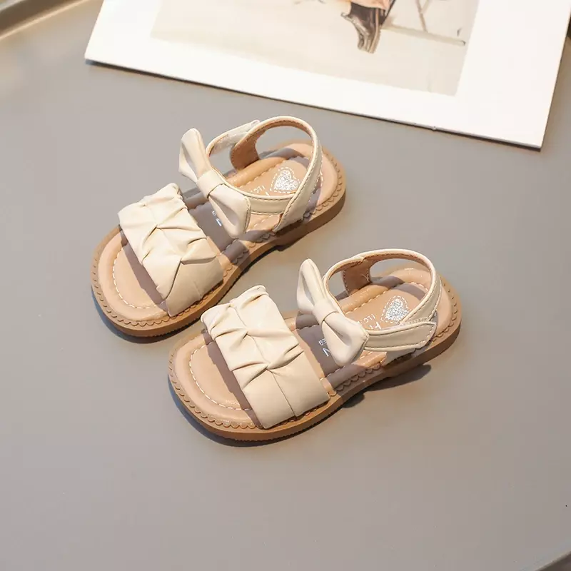 Sandały dziecięce dla dziewczynek letnia plisowana księżniczka z odkrytymi palcami modne płaskie sandały jednokolorowe dziecięce sandały plażowe uniwersalne