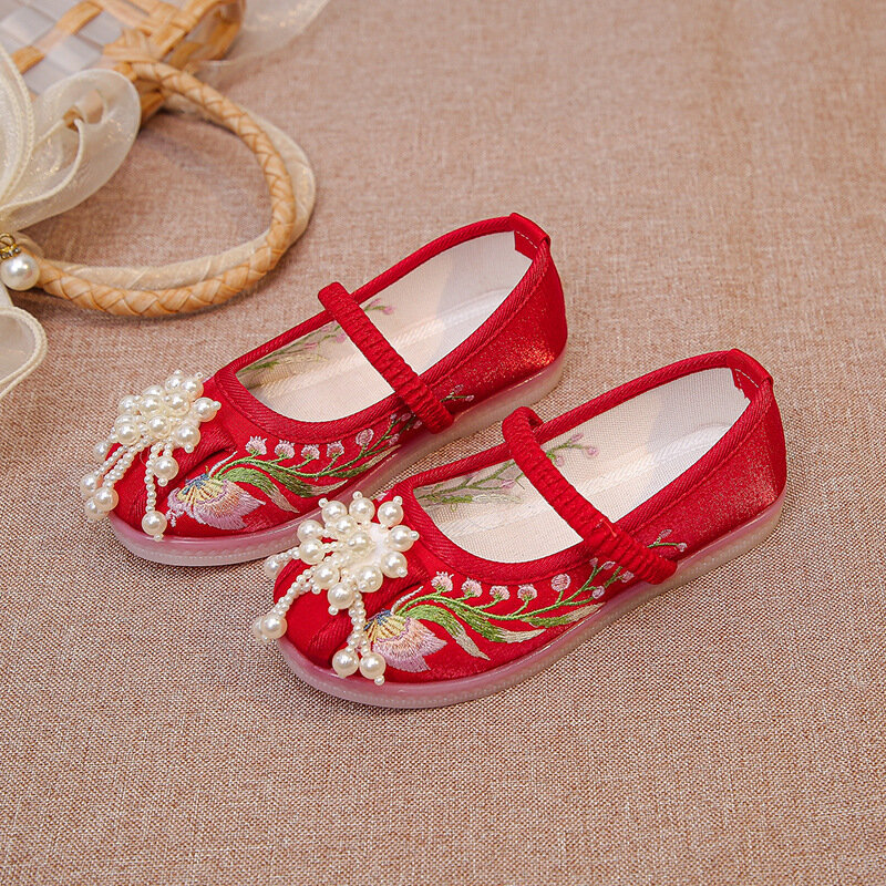 Dziewczęce haftowane perłowe buty do tańca z koralikami tradycyjne dziecięce buty materiałowe Princes Tang Hanfu baletki dla dziewczynek ręcznie robione jedwabne
