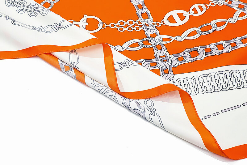 Sciarpa con stampa a catena da 130cm scialle quadrato in seta Fashion Design Pashmina fazzoletto da donna sciarpe per donna passamontagna Bandana BeachTowel