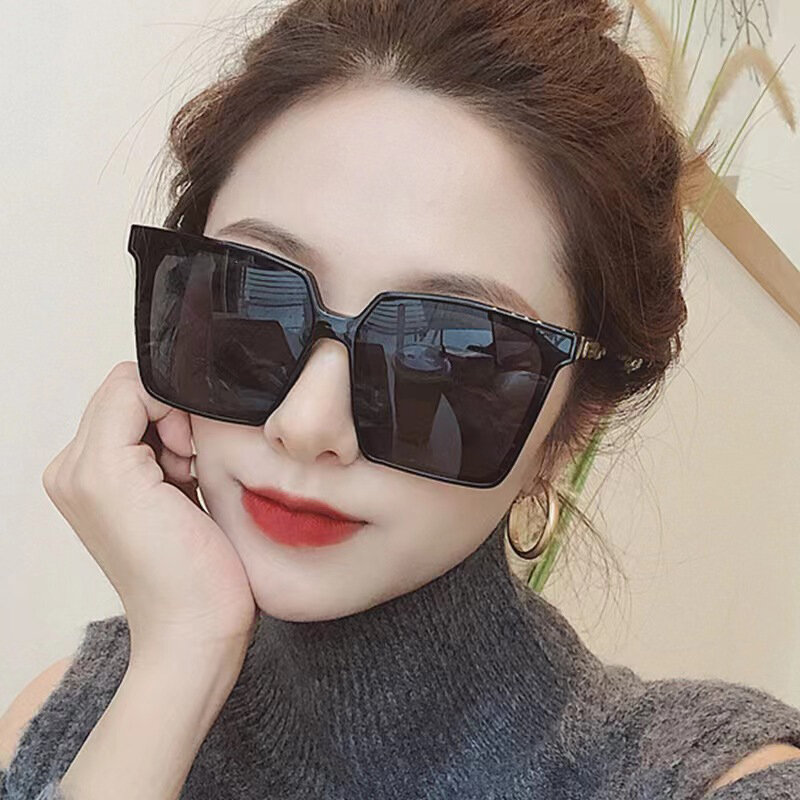 Fashionable Women's Cat Eye Polarized Sunglasses UV400 Protection Mirror Lens for Driving and Outdoor Sports Activities