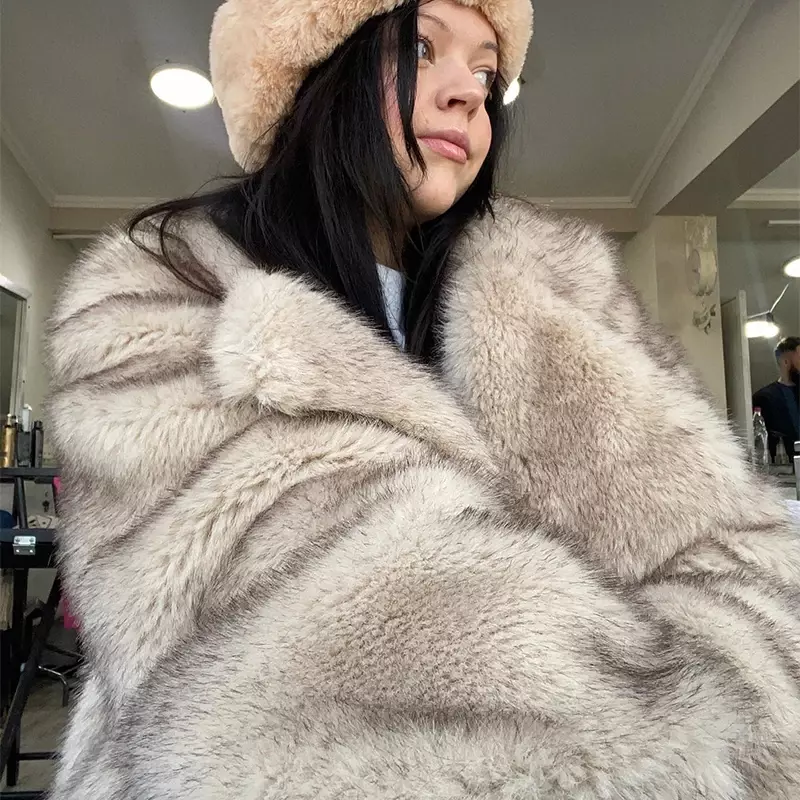 Mantel bulu palsu warna hewan gradien, mantel pakaian luar berbulu panjang ukuran besar longgar musim dingin 2023