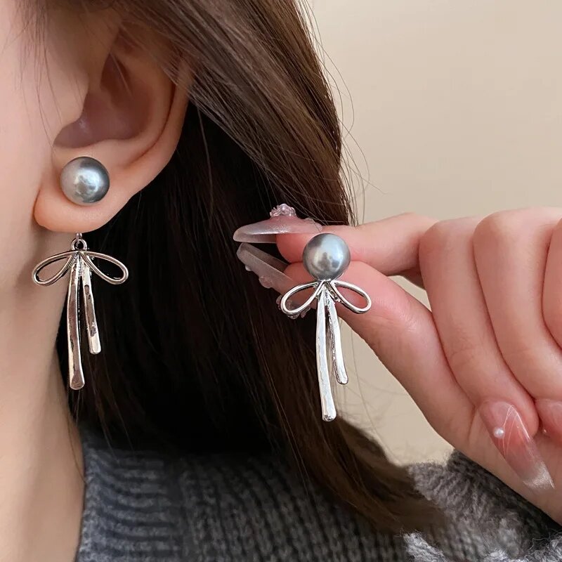 Mode grau Imitation Perle Fliege Anhänger Halskette für Frauen einfache handgemachte Bogen geformte Ohrringe Trend Schmuck