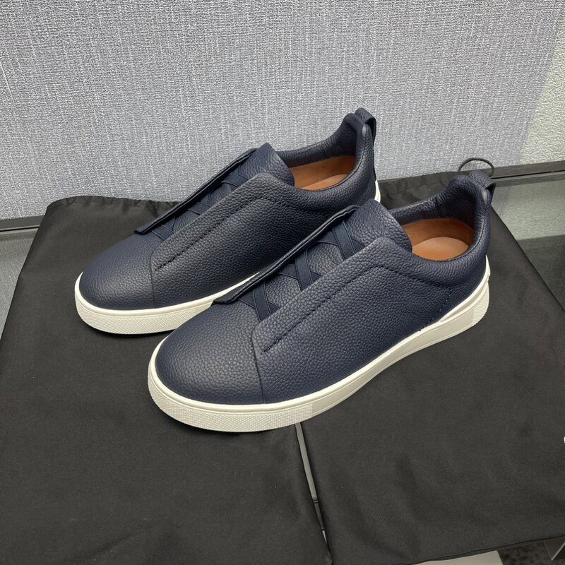 Men's casual and fashionable high-quality leather anti slip shoes, simple and versatile board shoes, soft sole breathable shoes