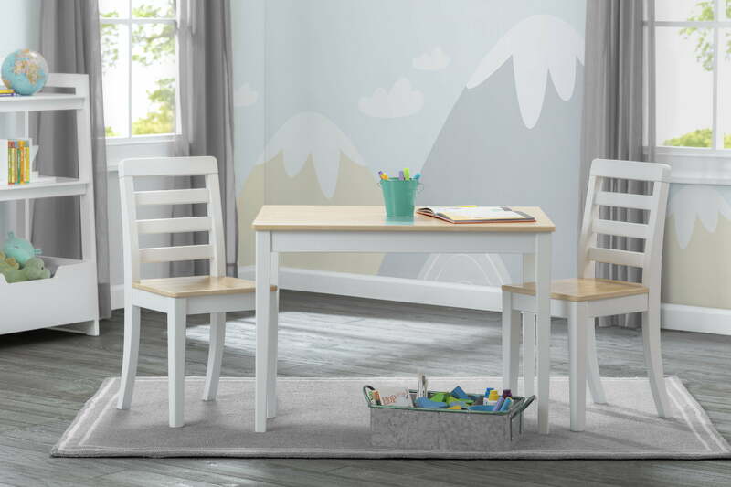 ชุดโต๊ะและเก้าอี้2ตัวได้รับการรับรองสีทองจาก Greenguard สีขาว/ธรรมชาติ