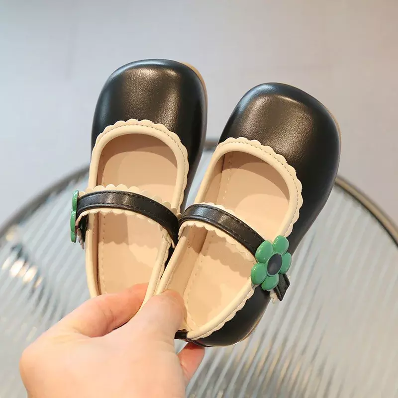 Zapatos de cuero de princesa para niñas, calzado informal transpirable con suela suave y flores dulces, estilo coreano, Moda de Primavera y verano, 2024