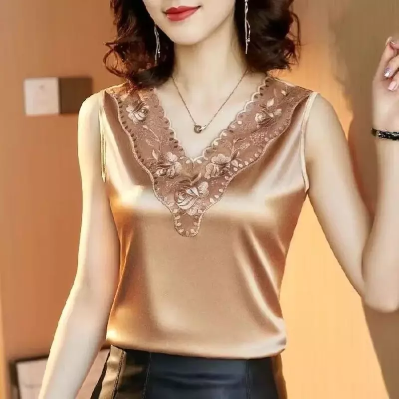 Blusa de seda coreana para mujer, camisa de satén con encaje bordado, Top con cuello en V, estampado