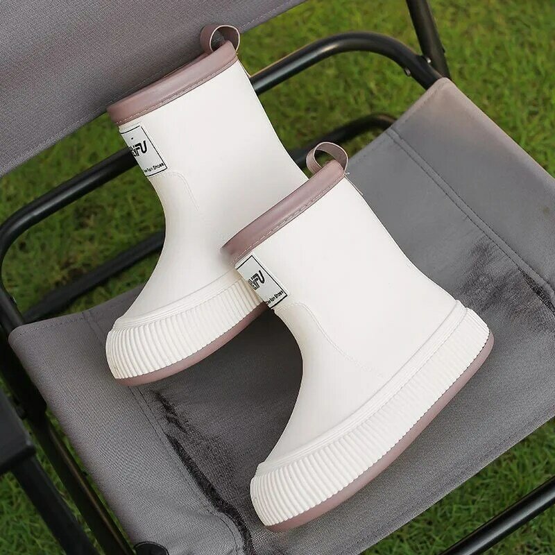 Botas de chuva de salto grosso antiderrapante para mulheres, sapatos de água impermeáveis, botas de meia-panturrilha para dias chuvosos, nova moda
