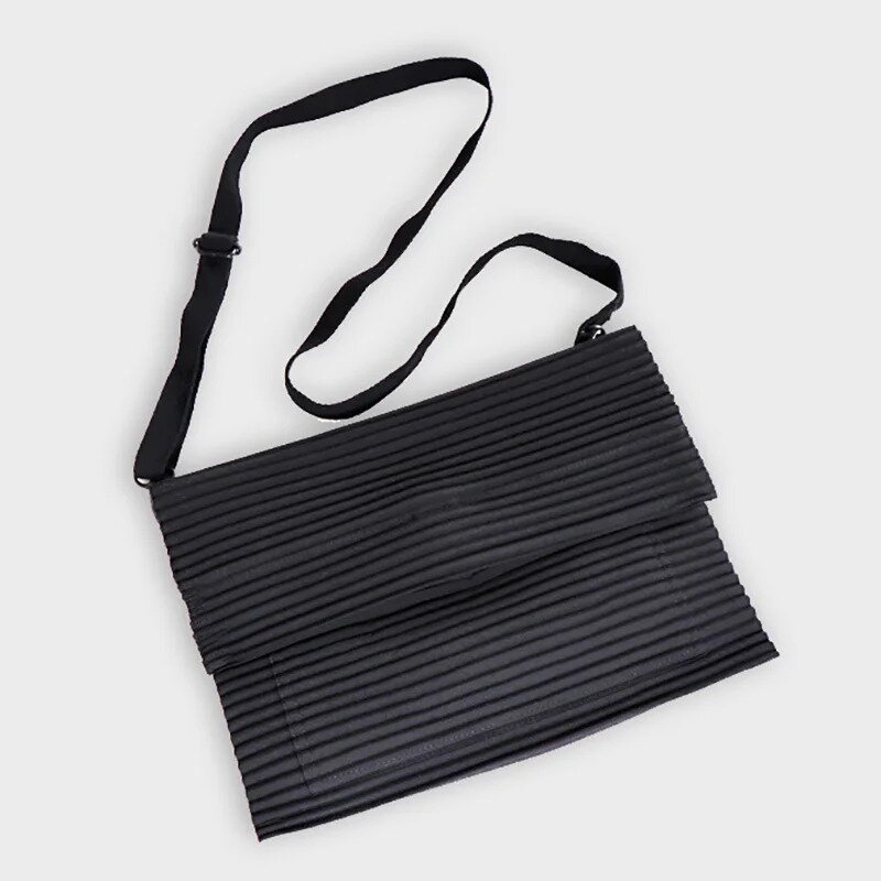 Miyake gefaltete Herren-und Damen-Umhängetasche im gleichen Stil, modische und minimalist ische Street-Style-Handtasche