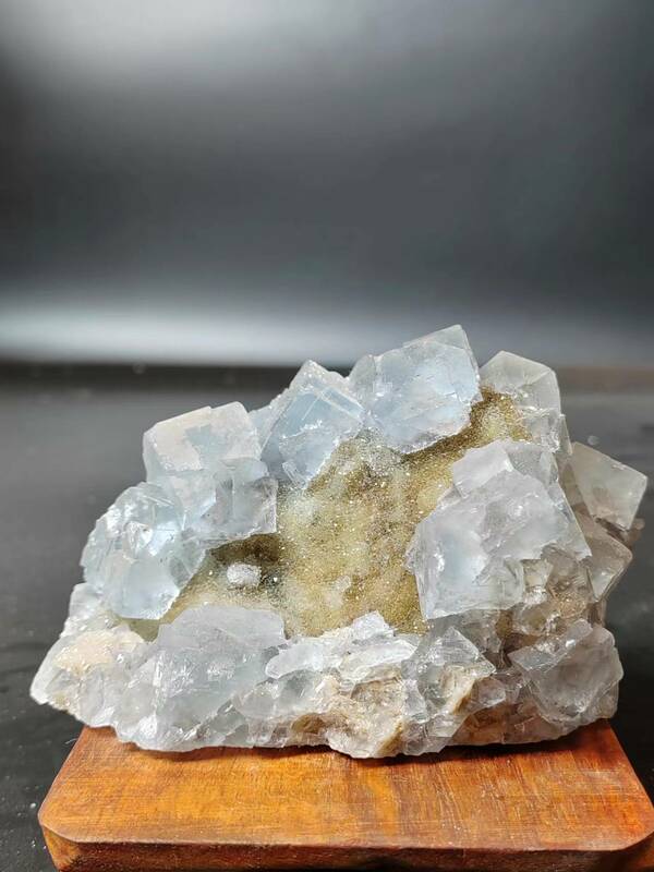 556G Natural Fluorite Cluster Mineral การสอนตัวอย่างหินและคริสตัลคริสตัลควอตซ์อัญมณีตกแต่งบ้าน