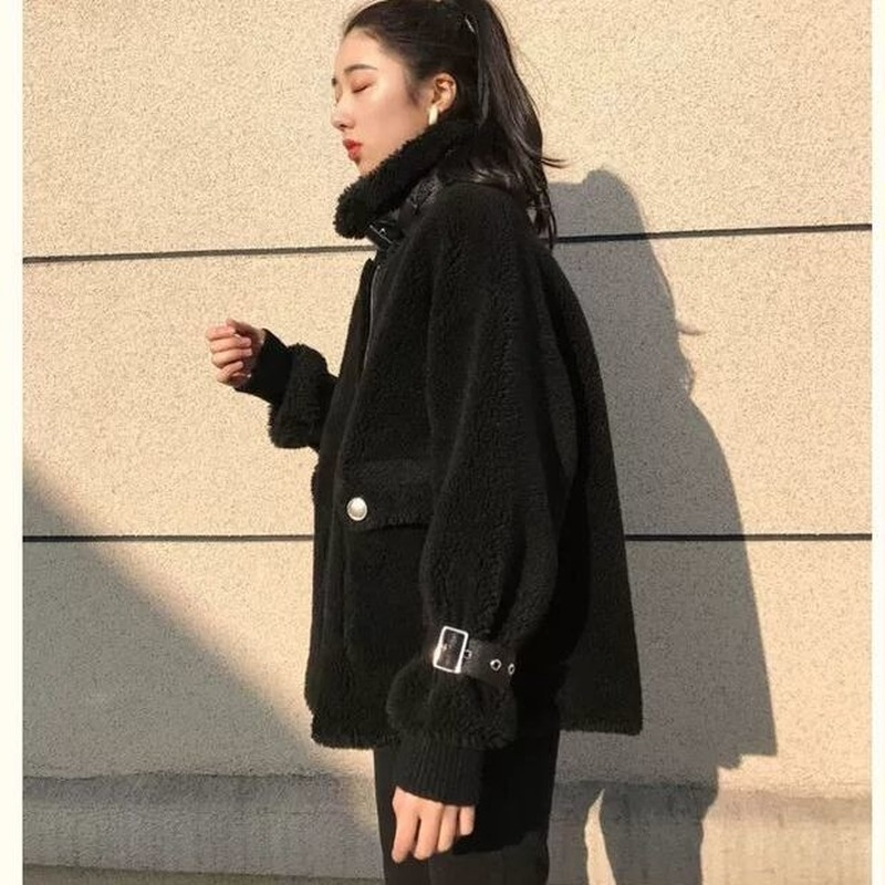 La versione coreana del 2022 era sottile lana di agnello pelliccia di pile granulare pelliccia di pecora invernale con cuciture in pelliccia una giacca a maniche lunghe femminile