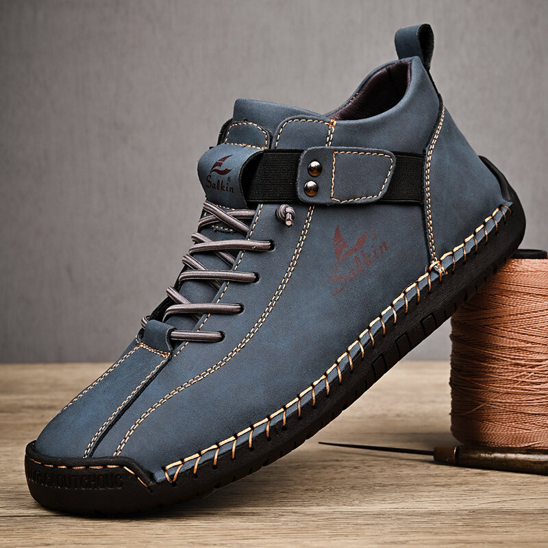 Nuovo 2024 scarpe da uomo Casual in pelle fatte a mano Design Sneakers uomo scarpe in pelle traspirante stivaletti da uomo all'aperto