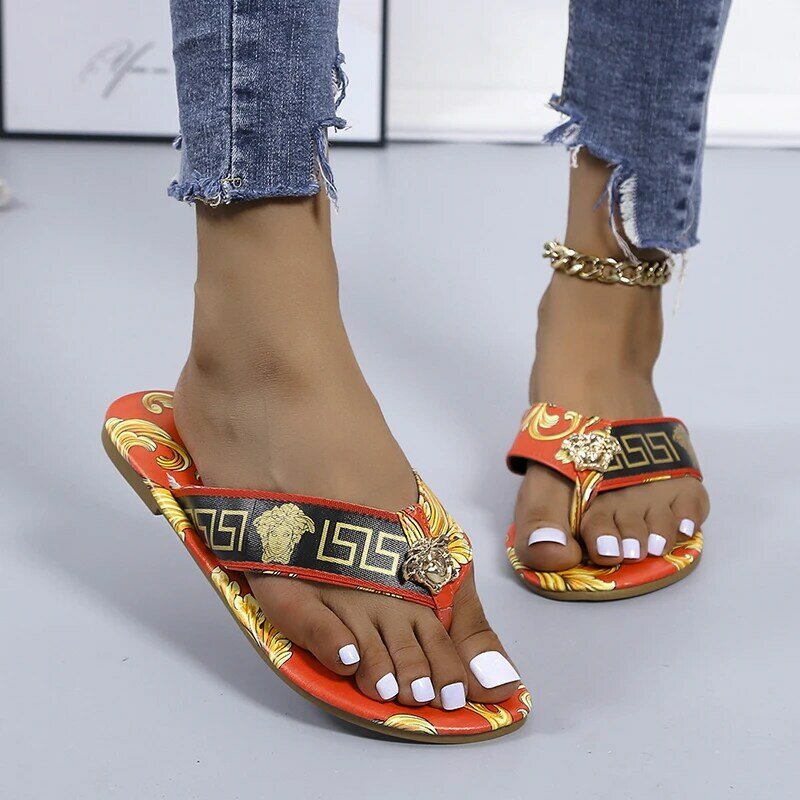 2024 New large-sized flat bottom diamond herringbone slippers with printed metal beach casual fashion slippers for women