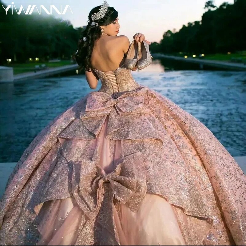 Ręcznie robione koraliki z cekinami Quinceanrra suknie balowe brokatowe aplikacje z kokardą księżniczka długie różowe złoto luksusowe słodkie 16 sukienek przedsionek