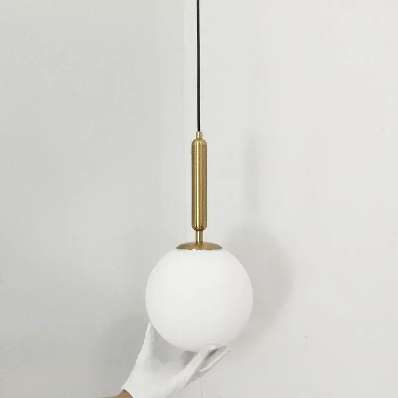 โคมไฟระย้าสีทองหรูหราทรงลูกบอลแก้วโคมไฟไฟระย้าสำหรับห้องรับประทานอาหารตกแต่งห้องนอน