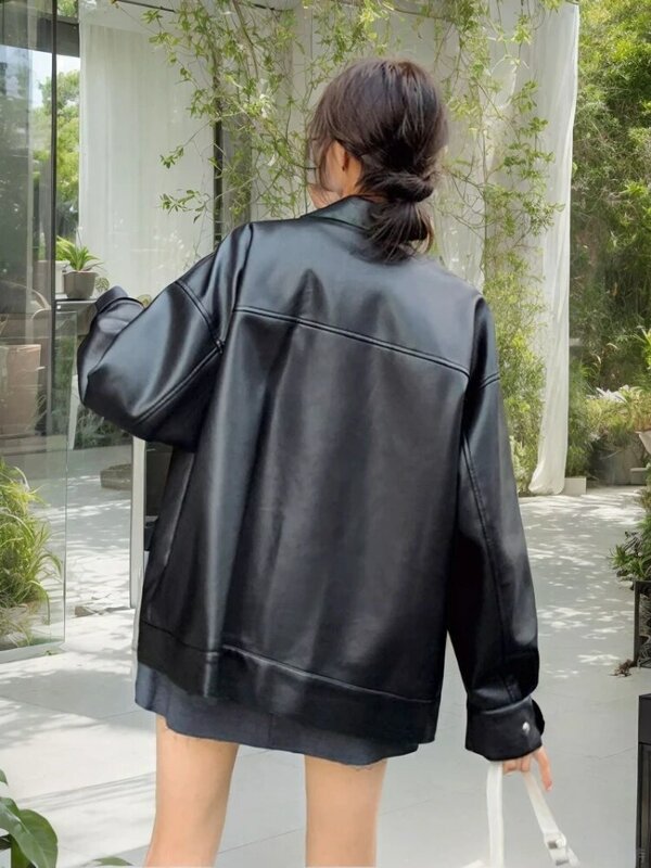 Jaket kulit PU wanita, Streetwear jaket motor ritsleting lengan panjang kantong kulit PU mantel penahan angin Korea