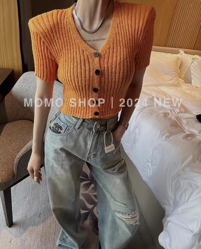2024 neue Frühling koreanische Mode Slim Fit Einreiher Pullover V-Ausschnitt Kurzarm Strickjacke Damen Top trendy