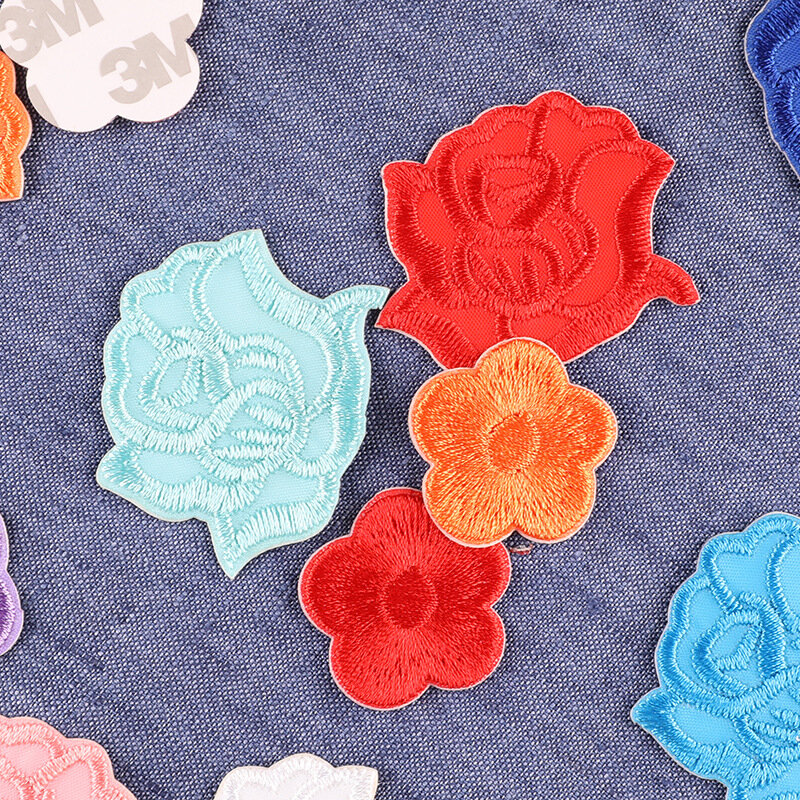 Potongan bordir bunga penjualan paling laris stiker mawar tambalan DIY Aksesori kain lencana perekat diri untuk topi tas pakaian
