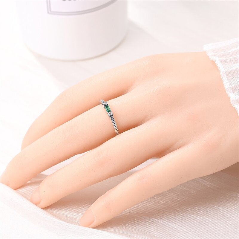 Romantis 925 perak murni cincin pola tulang ular hijau untuk wanita Aksesori kencan yang indah