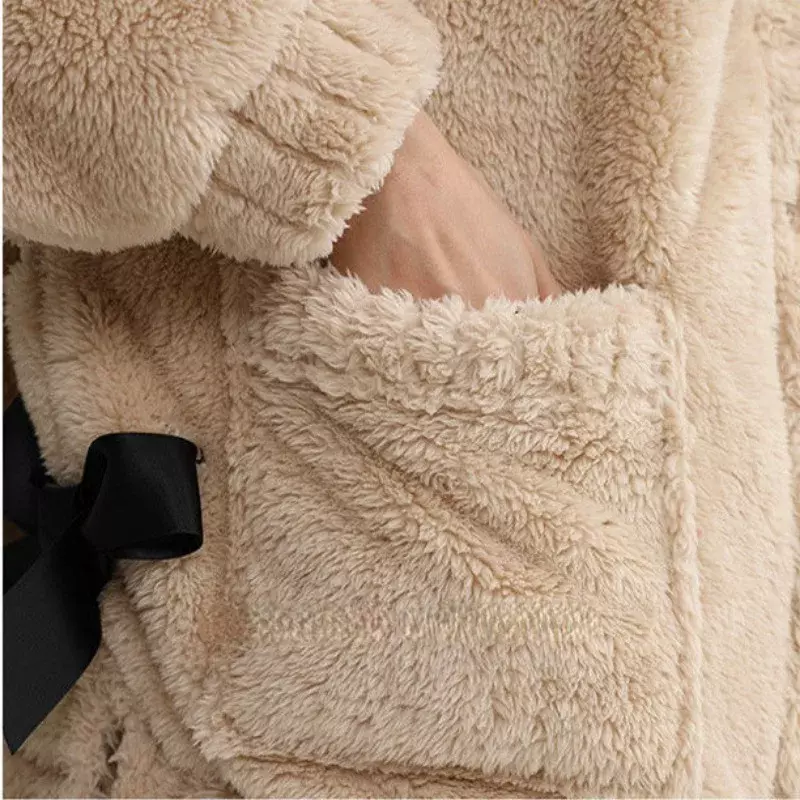 2024 Nieuwe Koraalfluwelen Pyjama Dames Winter Loungewear Verdikte Pluche Flanellen V-Hals Warme Homewear Parel Kraag Nachtkleding Set
