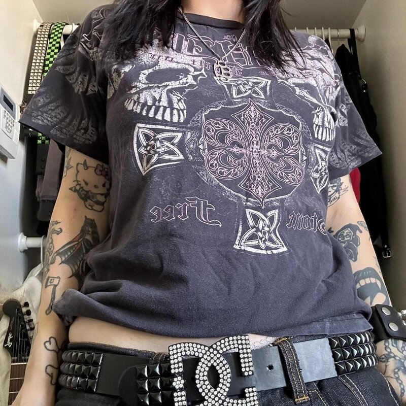 2000s Aesthetic Mall Goth E-girl Gothic T-shirt Retro Y2K Grunge Skull Wing Crop Tops Indie Graphic Print Short Sleeve Tee Women